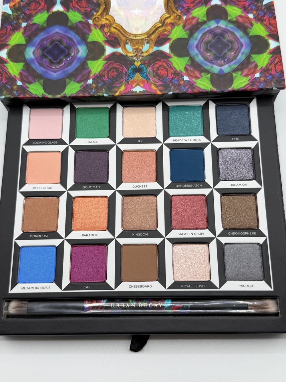 Urban Decay Disney Alice Through The Looking Glass Eyeshadow Palette - Picture 3 of 5